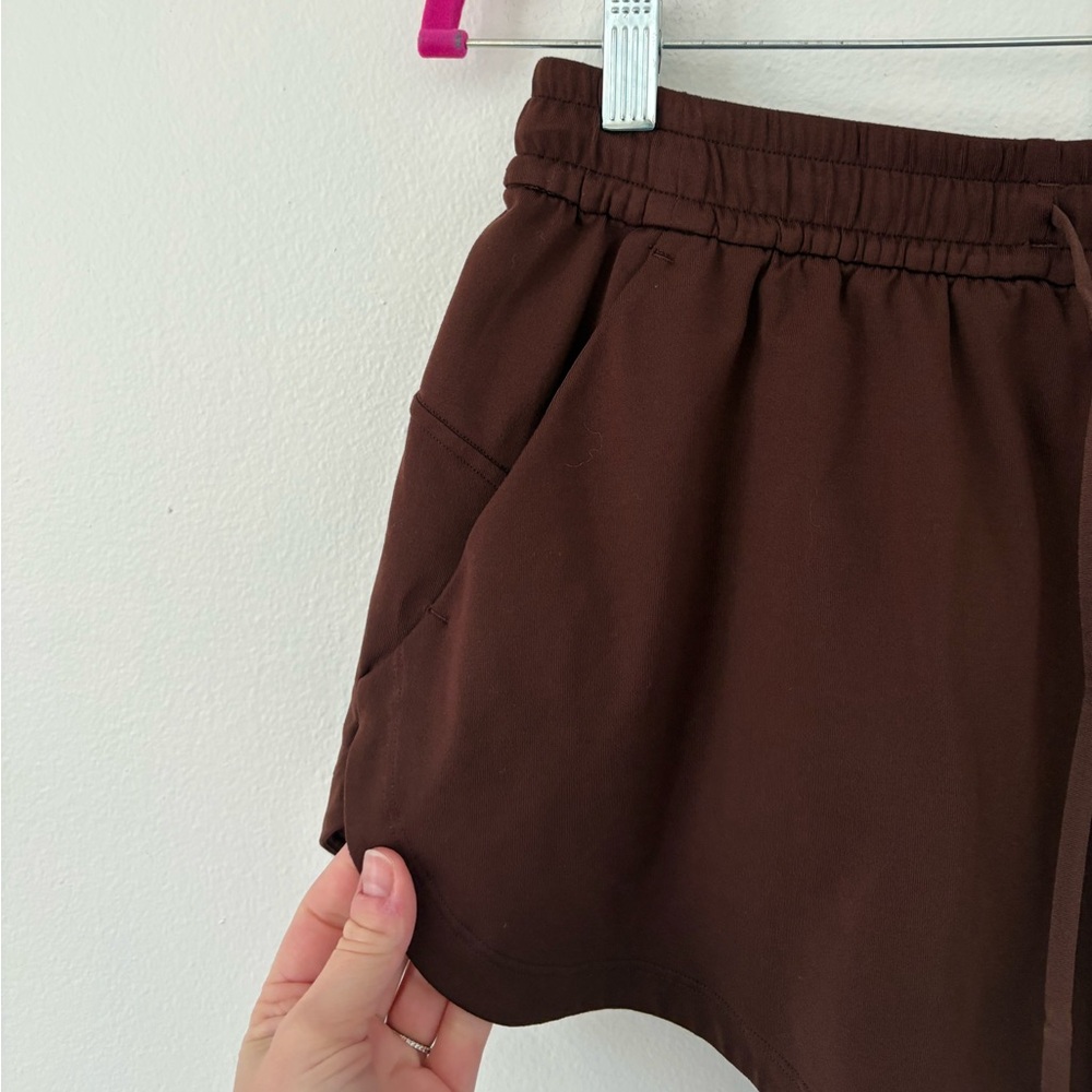 Lululemon Soft Jersey Mid Rise Curved Hem 3 Inch Short in Lava Cake Size Small - Picture 7 of 10